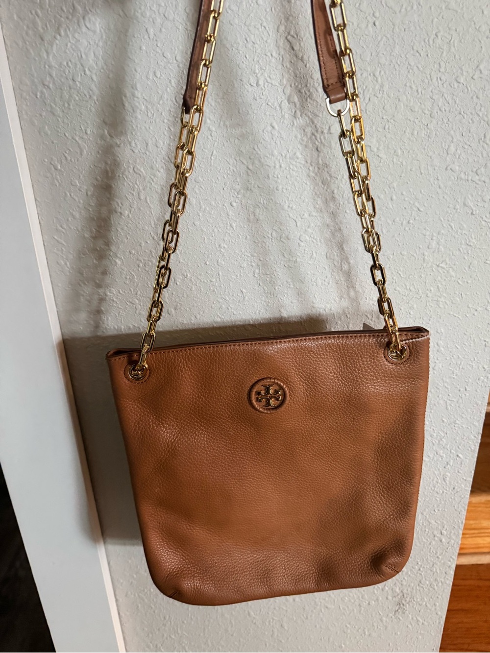 Tory Burch Tan Pebbled Leather Shoulder Bag with Gold Chain
